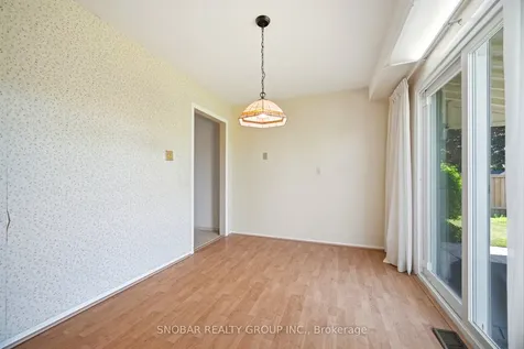 1075 Rowan Court Mississauga ON L4W 3M7