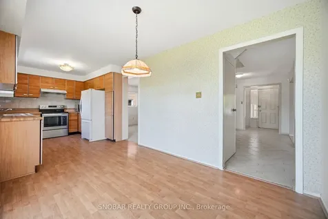 1075 Rowan Court Mississauga ON L4W 3M7