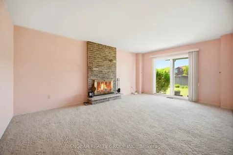 1075 Rowan Court Mississauga ON L4W 3M7