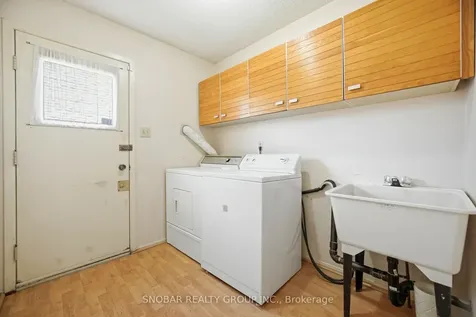 1075 Rowan Court Mississauga ON L4W 3M7