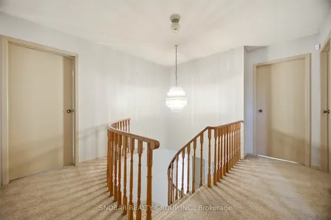1075 Rowan Court Mississauga ON L4W 3M7