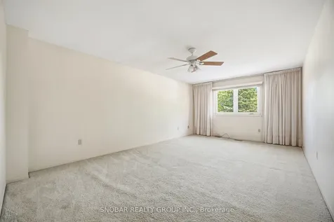 1075 Rowan Court Mississauga ON L4W 3M7