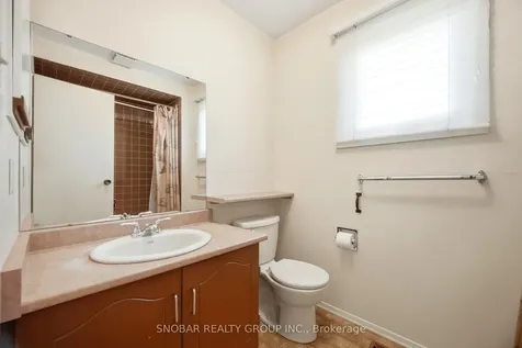 1075 Rowan Court Mississauga ON L4W 3M7