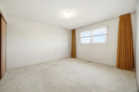 1075 Rowan Court Mississauga ON L4W 3M7