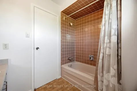 1075 Rowan Court Mississauga ON L4W 3M7