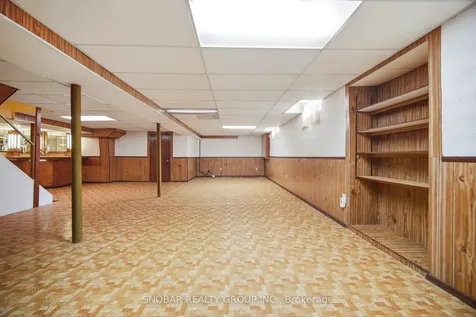 1075 Rowan Court Mississauga ON L4W 3M7