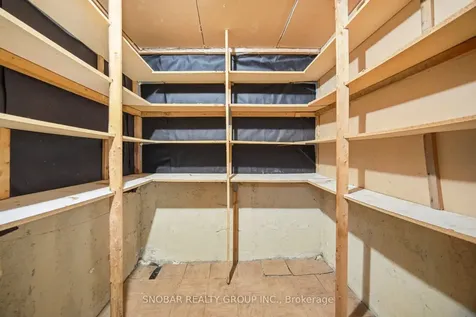 1075 Rowan Court Mississauga ON L4W 3M7