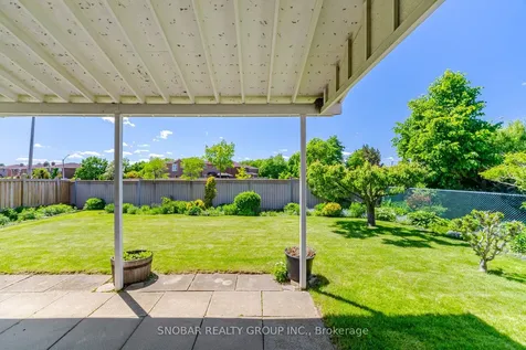 1075 Rowan Court Mississauga ON L4W 3M7
