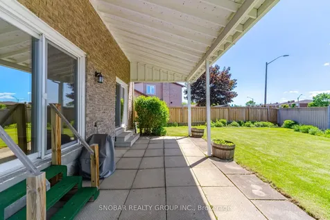 1075 Rowan Court Mississauga ON L4W 3M7