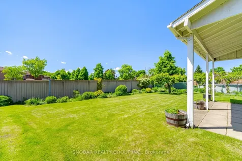 1075 Rowan Court Mississauga ON L4W 3M7
