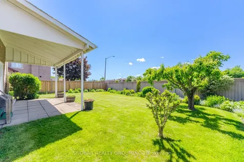 1075 Rowan Court Mississauga ON L4W 3M7