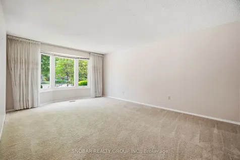 1075 Rowan Court Mississauga ON L4W 3M7