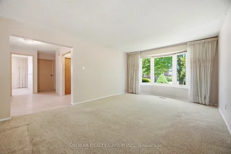 1075 Rowan Court Mississauga ON L4W 3M7