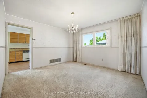 1075 Rowan Court Mississauga ON L4W 3M7