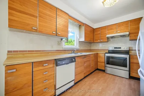 1075 Rowan Court Mississauga ON L4W 3M7