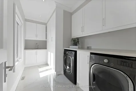 162 Oliver Place Oakville ON L6H 1K8