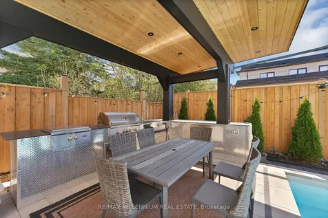 162 Oliver Place Oakville ON L6H 1K8