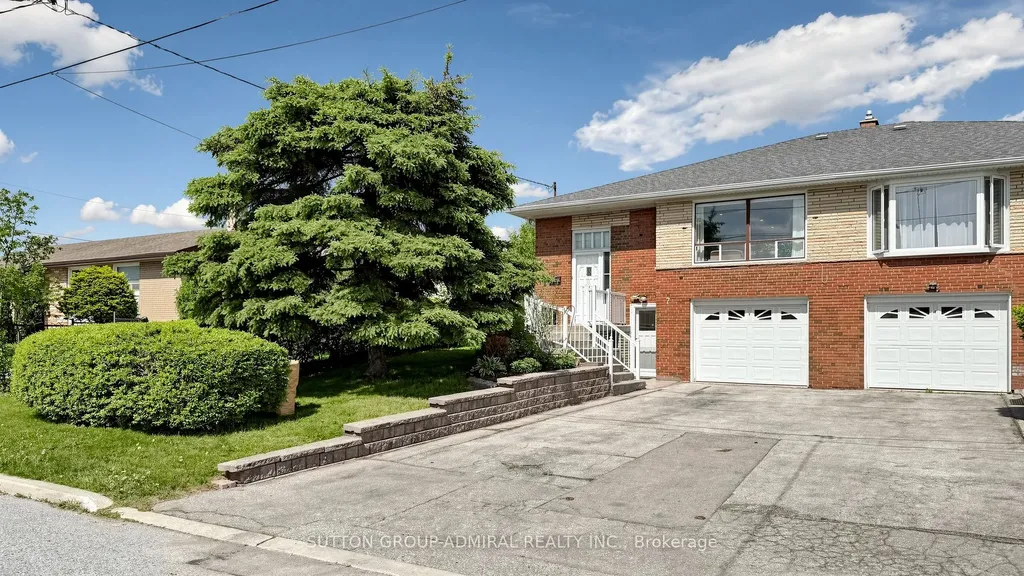 7 Whitbread Crescent Toronto ON M3L 2A8