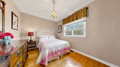 7 Whitbread Crescent Toronto ON M3L 2A8