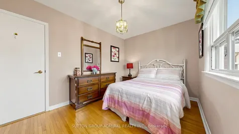 7 Whitbread Crescent Toronto ON M3L 2A8