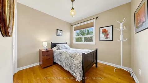 7 Whitbread Crescent Toronto ON M3L 2A8