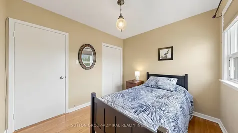 7 Whitbread Crescent Toronto ON M3L 2A8