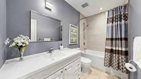 7 Whitbread Crescent Toronto ON M3L 2A8