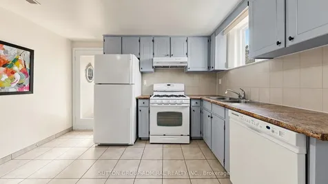 7 Whitbread Crescent Toronto ON M3L 2A8