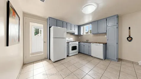 7 Whitbread Crescent Toronto ON M3L 2A8