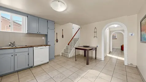 7 Whitbread Crescent Toronto ON M3L 2A8
