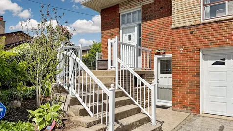 7 Whitbread Crescent Toronto ON M3L 2A8