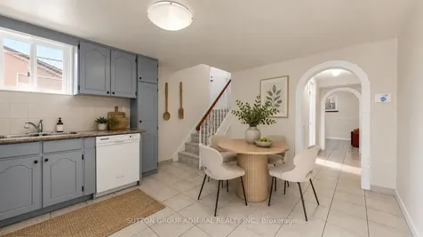 7 Whitbread Crescent Toronto ON M3L 2A8