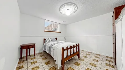 7 Whitbread Crescent Toronto ON M3L 2A8
