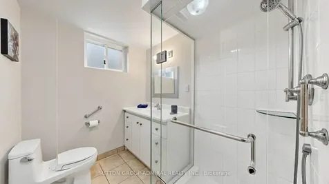 7 Whitbread Crescent Toronto ON M3L 2A8