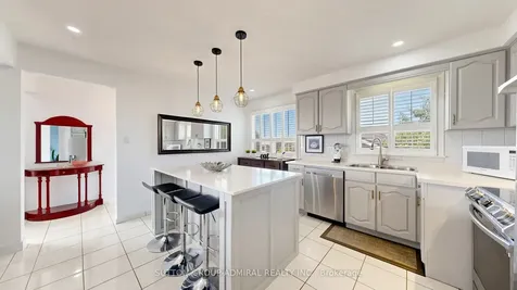 7 Whitbread Crescent Toronto ON M3L 2A8