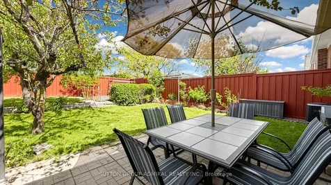 7 Whitbread Crescent Toronto ON M3L 2A8