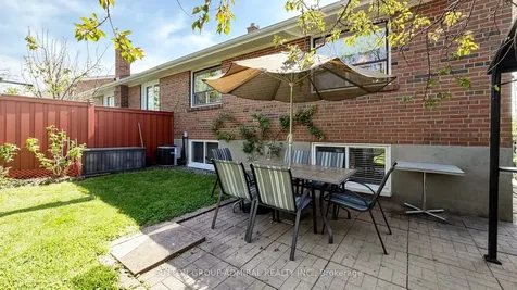 7 Whitbread Crescent Toronto ON M3L 2A8