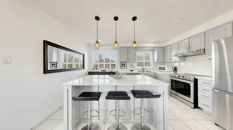 7 Whitbread Crescent Toronto ON M3L 2A8