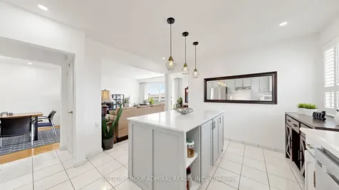 7 Whitbread Crescent Toronto ON M3L 2A8