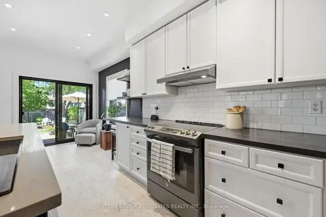 2417 Hilda Drive Oakville ON L6H 7N5
