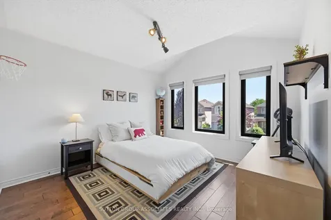 2417 Hilda Drive Oakville ON L6H 7N5