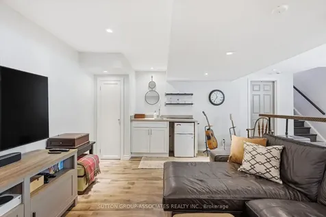 2417 Hilda Drive Oakville ON L6H 7N5