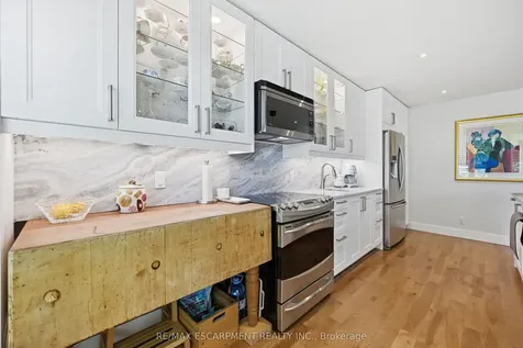 563 Elwood Road Burlington ON L7N 3C6