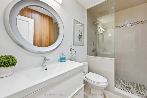 563 Elwood Road Burlington ON L7N 3C6