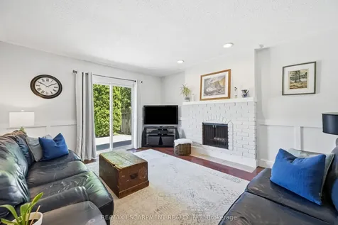 563 Elwood Road Burlington ON L7N 3C6