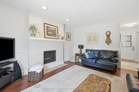 563 Elwood Road Burlington ON L7N 3C6