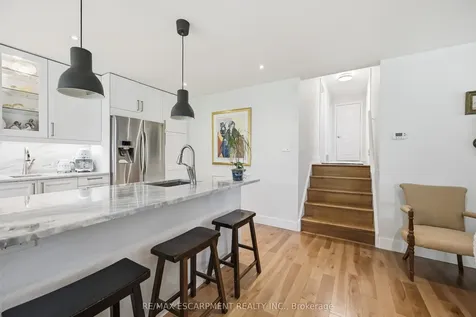563 Elwood Road Burlington ON L7N 3C6