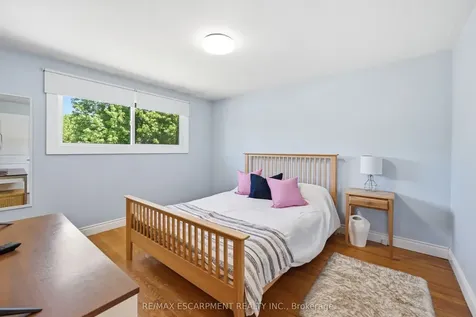 563 Elwood Road Burlington ON L7N 3C6