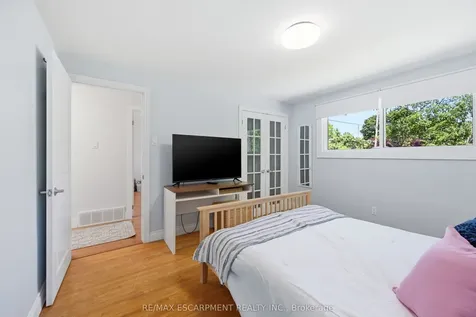 563 Elwood Road Burlington ON L7N 3C6