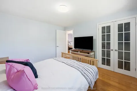 563 Elwood Road Burlington ON L7N 3C6